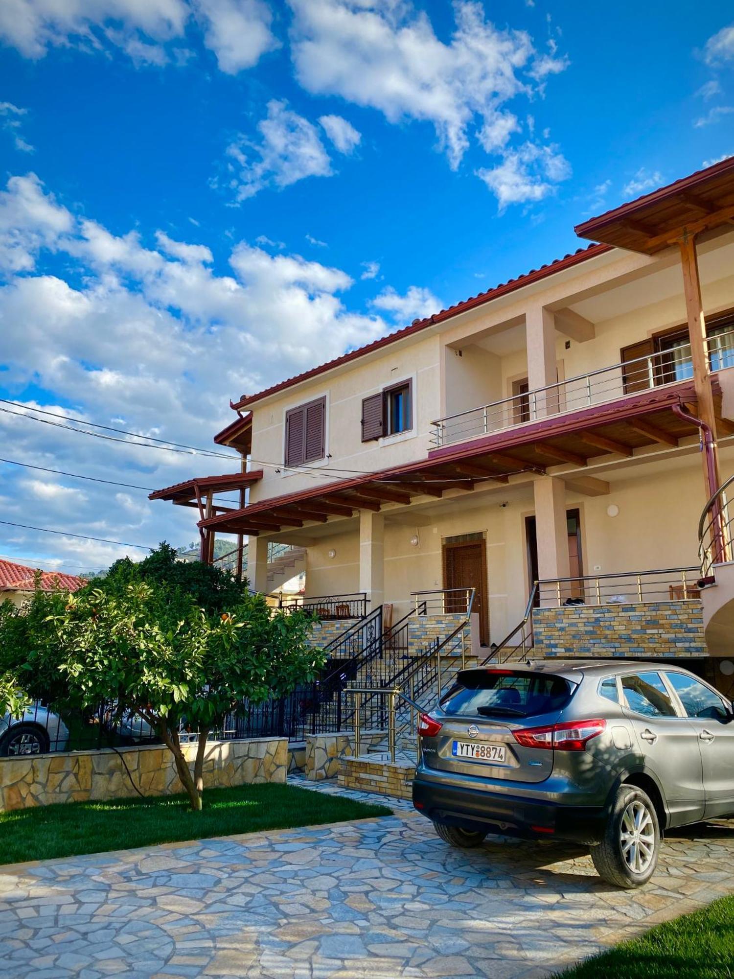 Villa Berat Buitenkant foto