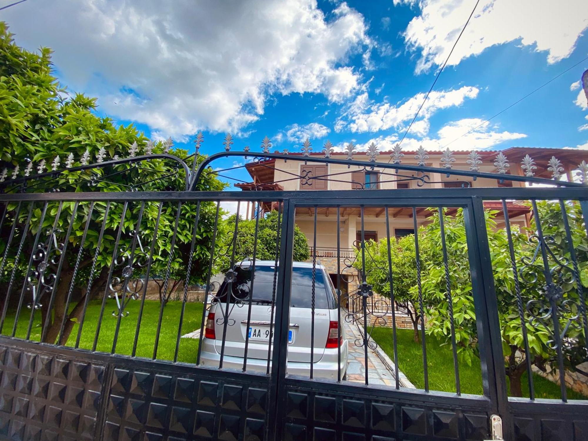 Villa Berat Buitenkant foto