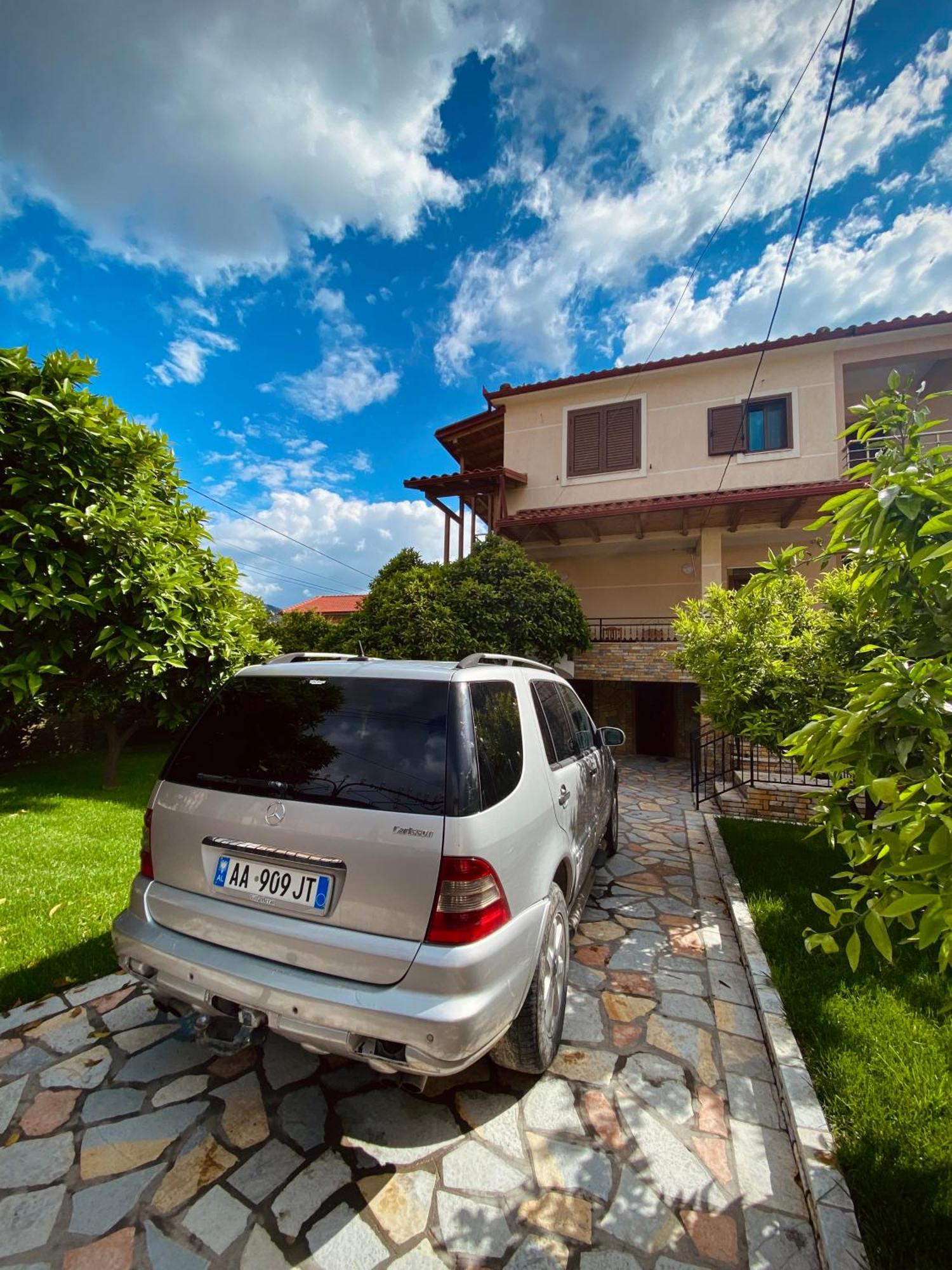 Villa Berat Buitenkant foto