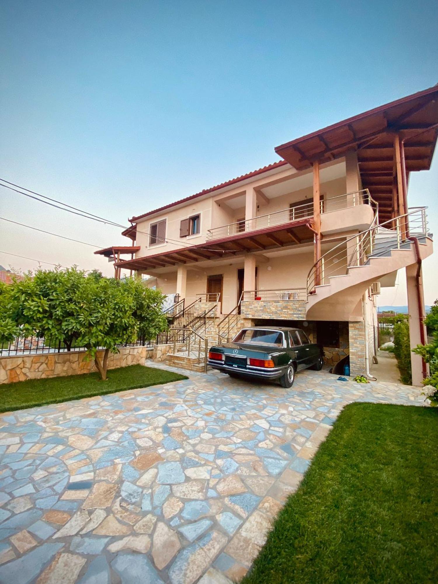 Villa Berat Buitenkant foto