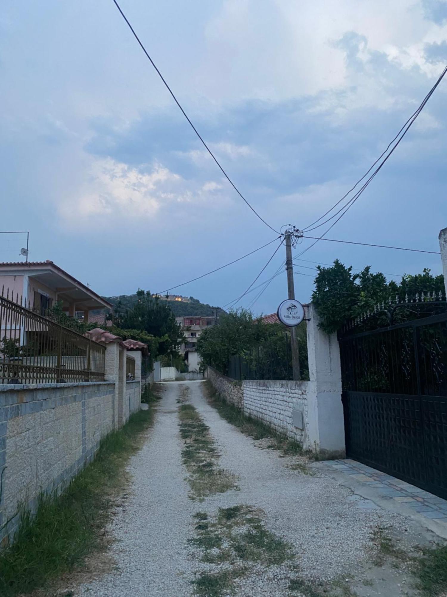 Villa Berat Buitenkant foto