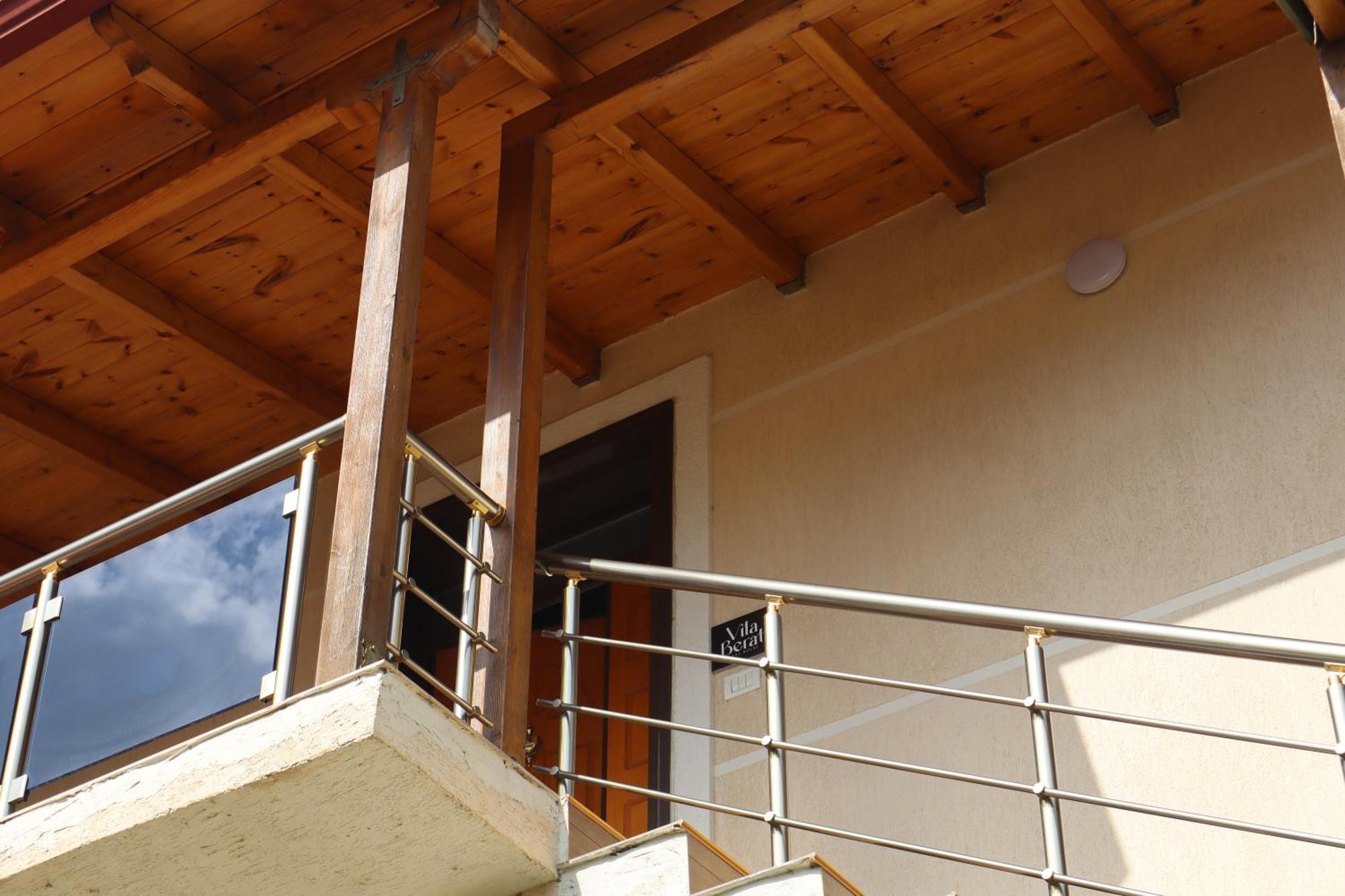 Villa Berat Buitenkant foto